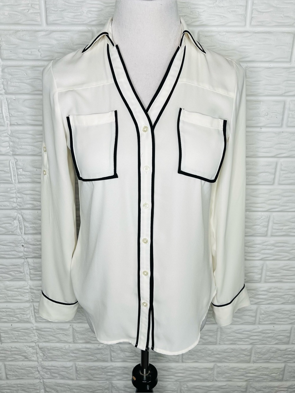 EXPRESS White and Black Button Up Portofino Blouse Size XS - Picture 3 of 8